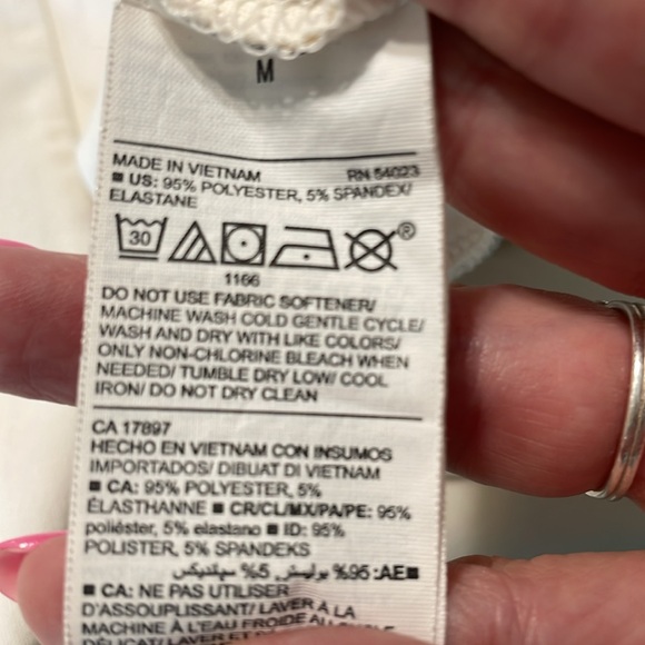 Old Navy Active Wear Cropped 1/2 Sleeve Lightweight Sweatshirt Size M - Picture 6 of 9